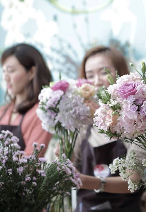Flower Arranging Class - Black Bouquets